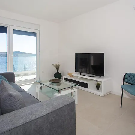 6 Bedroom Gorgeous In Dvornica Casa vacanze *