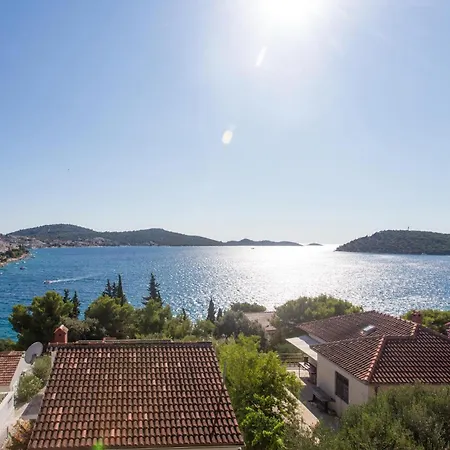 6 Bedroom Gorgeous In Dvornica *