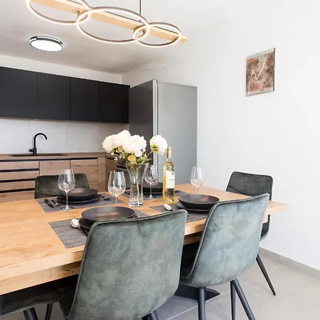 6 Bedroom Gorgeous In Dvornica * Ražanj