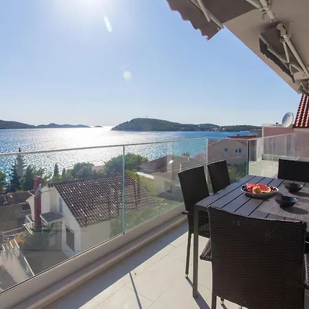 Casa vacanze 6 Bedroom Gorgeous In Dvornica *