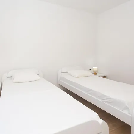 6 Bedroom Gorgeous In Dvornica Casa vacanze
