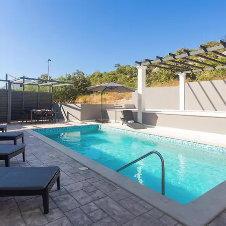 6 Bedroom Gorgeous In Dvornica Casa vacanze *