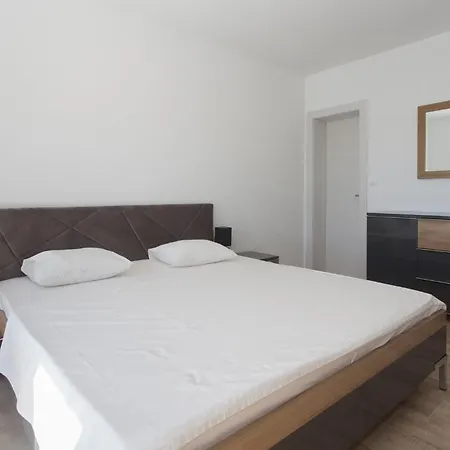 6 Bedroom Gorgeous In Dvornica * Ražanj