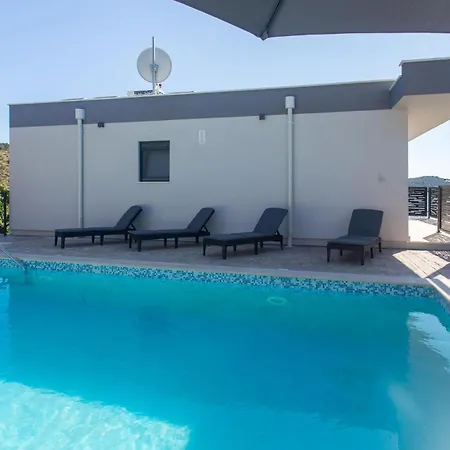 6 Bedroom Gorgeous In Dvornica Ražanj