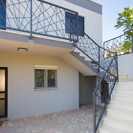 6 Bedroom Gorgeous In Dvornica