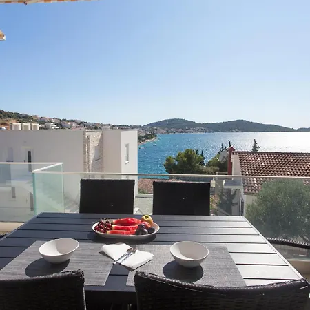 6 Bedroom Gorgeous In Dvornica Casa vacanze