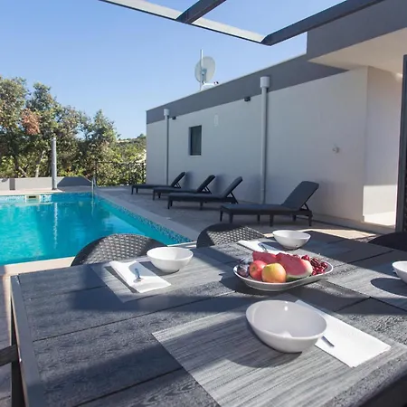 6 Bedroom Gorgeous In Dvornica * Ražanj