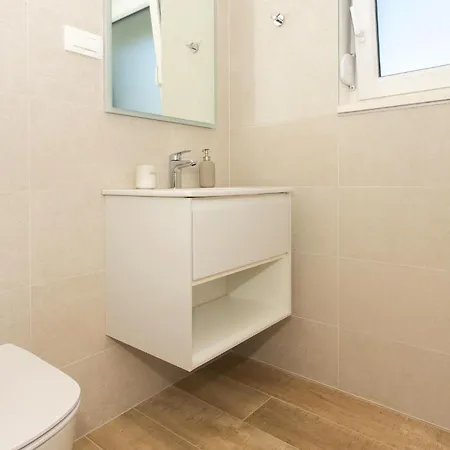 Casa vacanze 6 Bedroom Gorgeous In Dvornica Ražanj