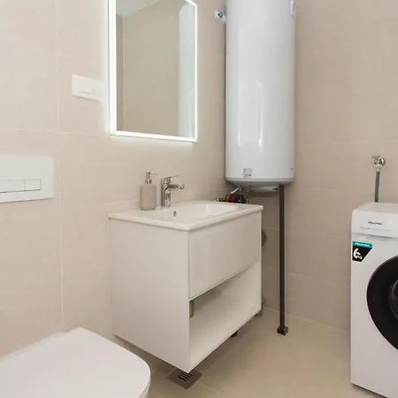 6 Bedroom Gorgeous In Dvornica * Ražanj