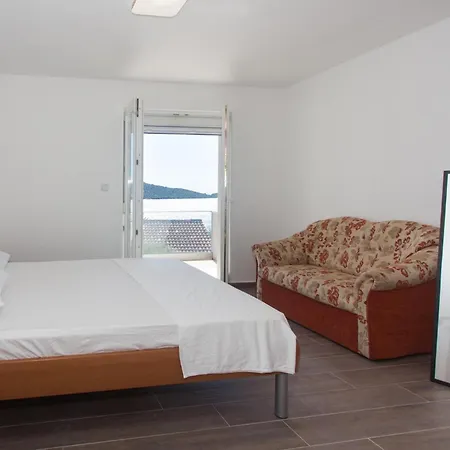 6 Bedroom Gorgeous In Dvornica *